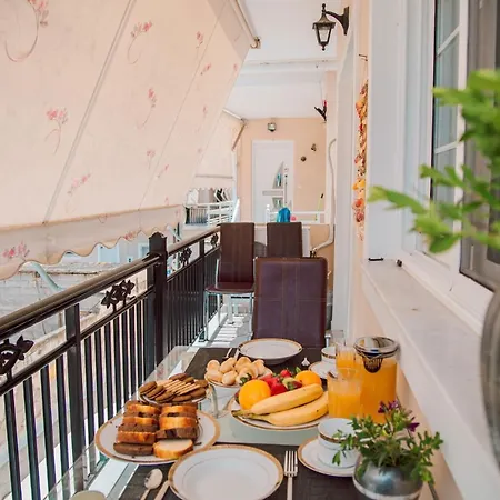 Apartment Oasis